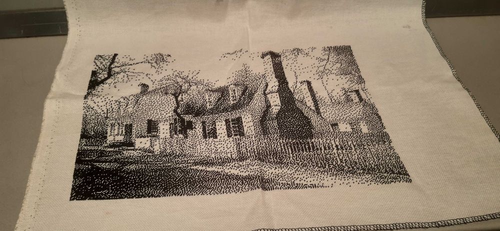 Гоблени, ушити и рамкирани.