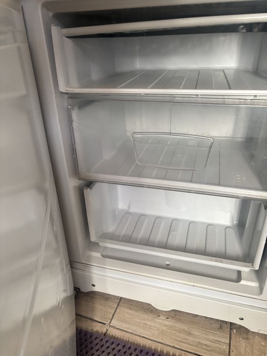 Продам холодильник Индезин