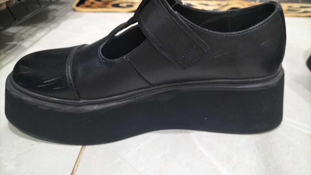 классические школьные туфли