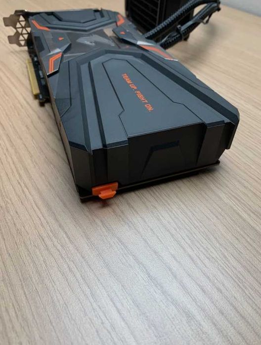 GTX 1080 TI AIO (răcire pe apă) 1080ti Watercooled Aorus 11GB 352 Bit