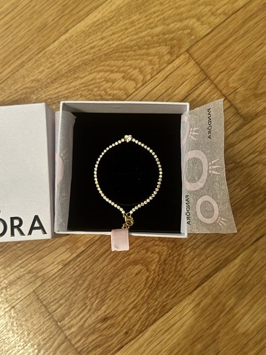 Позлатена гривна от PANDORA