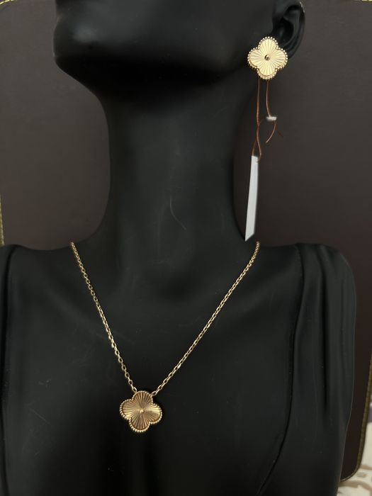 Золотые сережки ван клиф