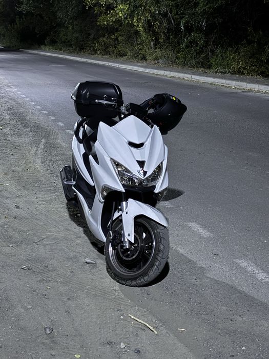 Продам скутер(мопед) force 150