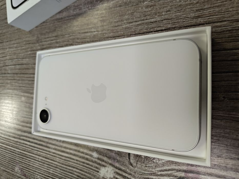 iPhone 16e White / 128GB / 100%
