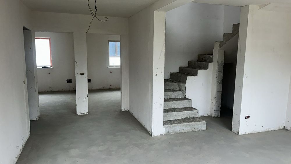 Vând casă în catamarasti deal