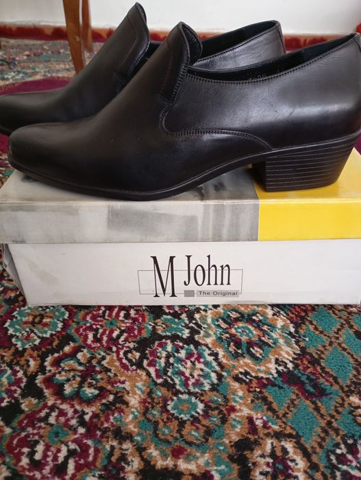 M John tufli orginal