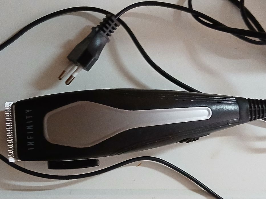 Машинка для стрижки волос и бороды.ы