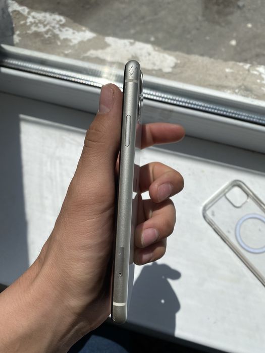 Iphone 11 whitee