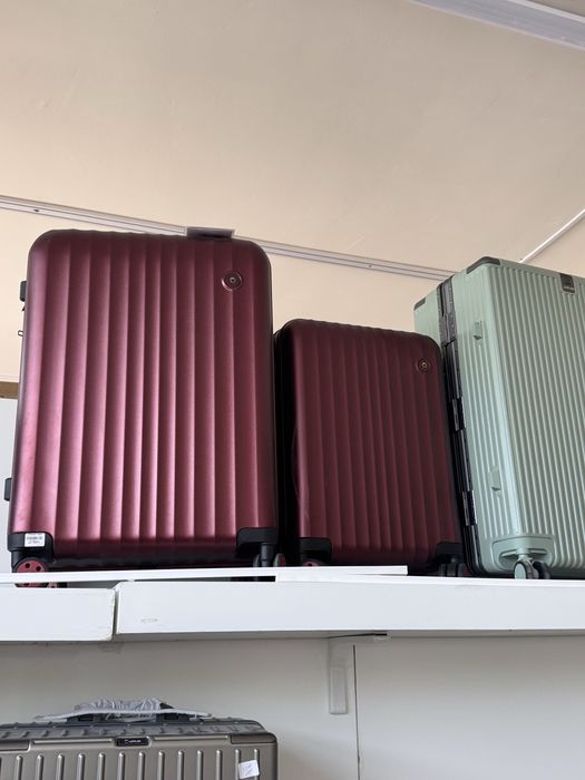 Чемоданы разные стильные