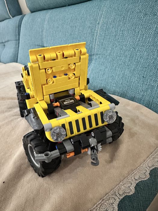 Продам машинку LEGO Jeep