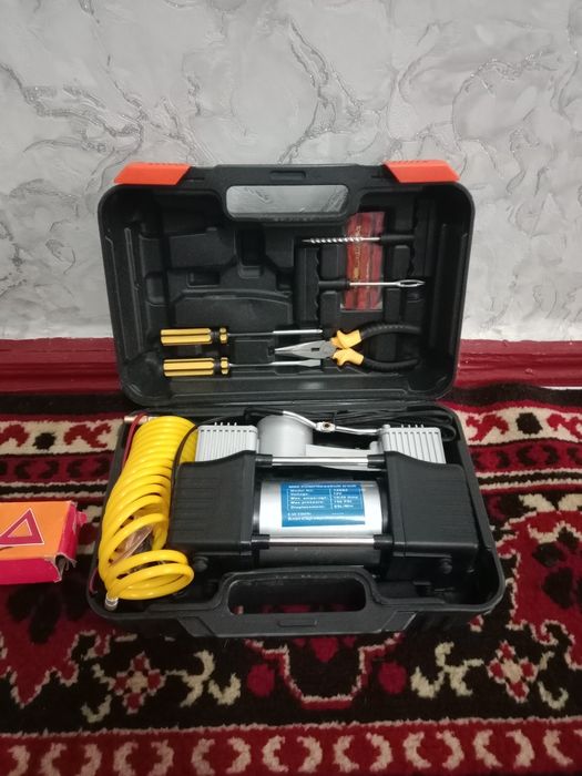 Насос , и зарядное устройство для авто