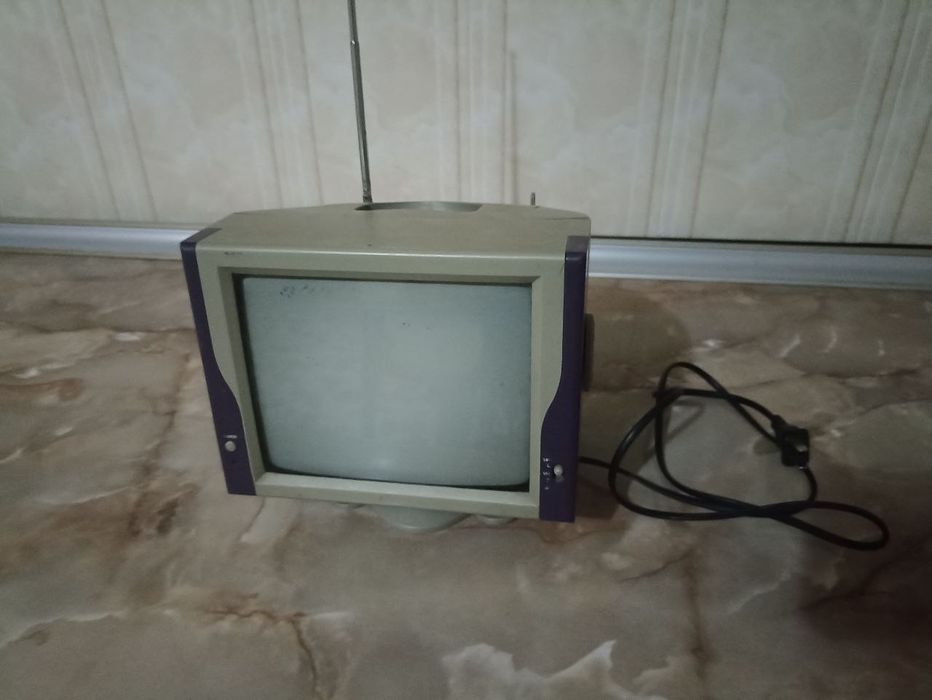 Televizorlar sotiladi 3 ta