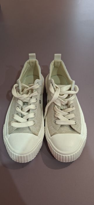 Tenesi  de  dama  bullboxer