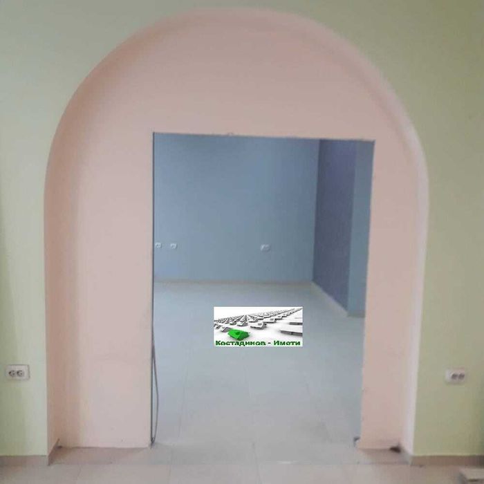 Дава се под наем Магазин в Пловдив, Център - 50 кв.м за 433.5 € - Снимка #2