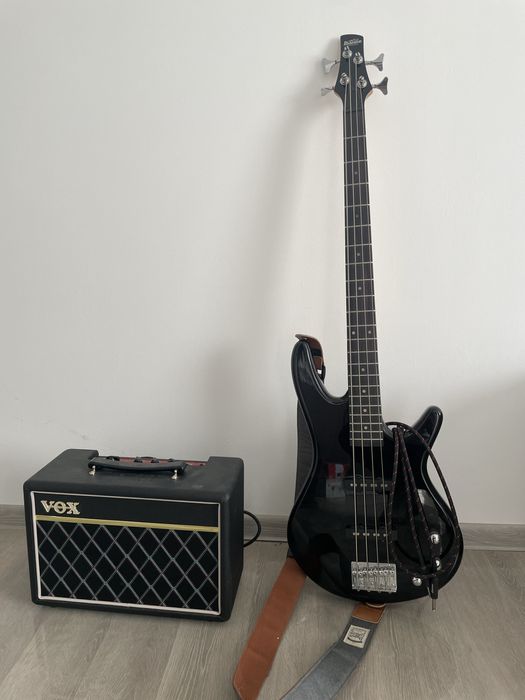 Salut vand chitara bass in stare perfecta