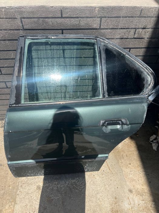 BMW E34 orqa eshik sotiladi