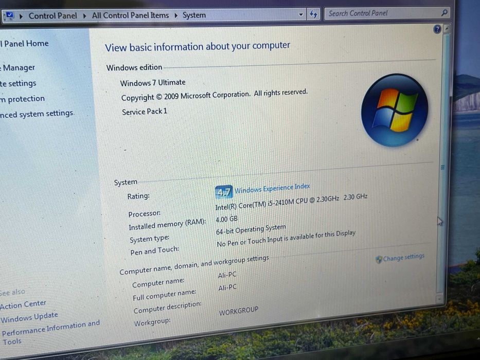 Laptop Lenovo G570 Intel i5 4GB RAM 250GB HDD Windows 7 defect carcasă