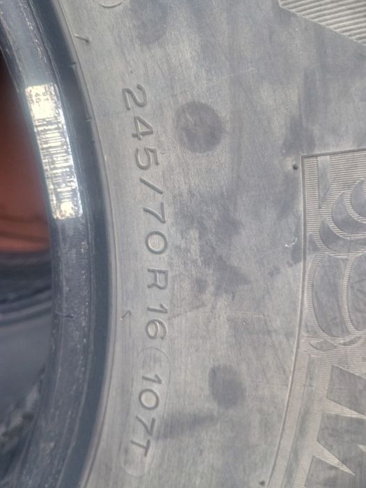 Vând 2 cauciucuri Michelin 245 70 16