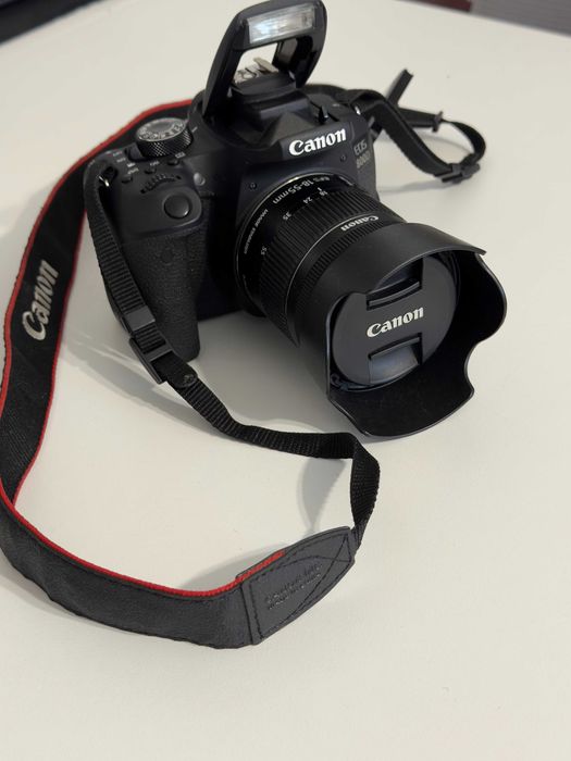 Canon EOS 800D + obiectiv kit 18-55mm - FULLBOX, folosit foarte puțin