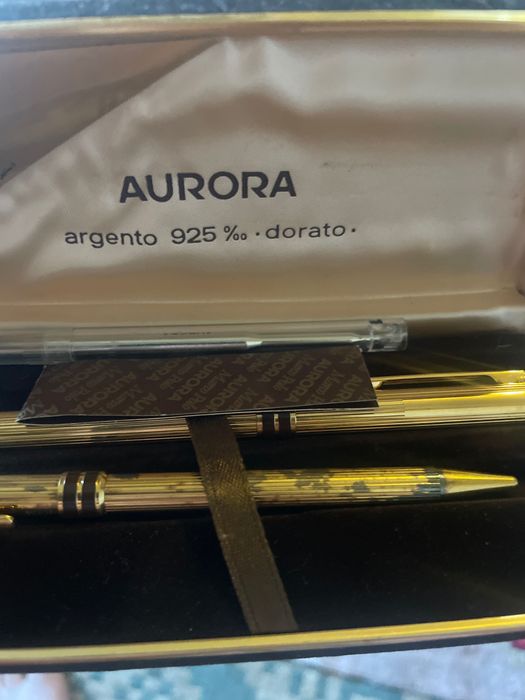 Vând un pix și un stilou din argint placate cu aur