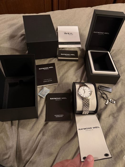 Продавам оригиналния си часовник RAIMOND  WEIL. Слагал съм го 3 пъти