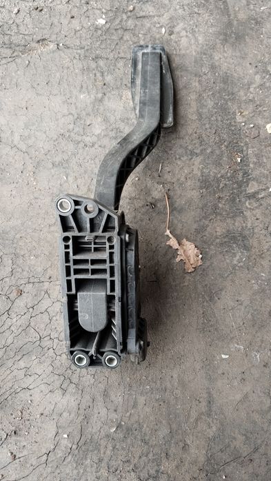 Педаль газа на Ниву