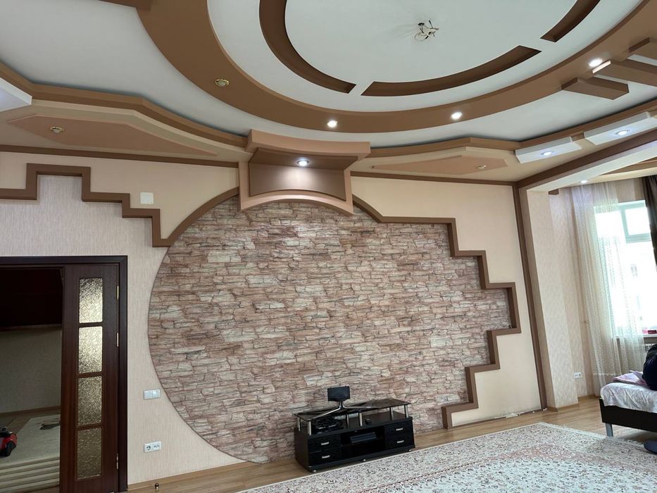 Продаеться двухуровневый дом с бассейнои и евро ремонтом