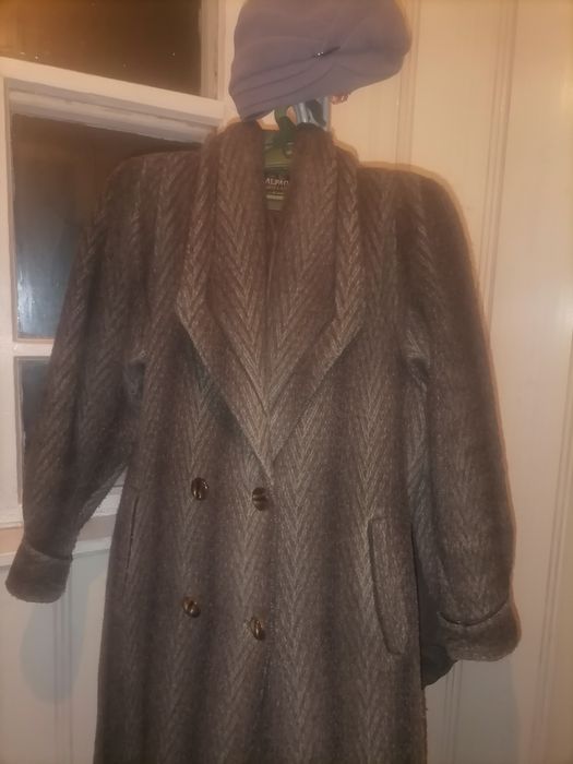 Продам демисезонные пальто