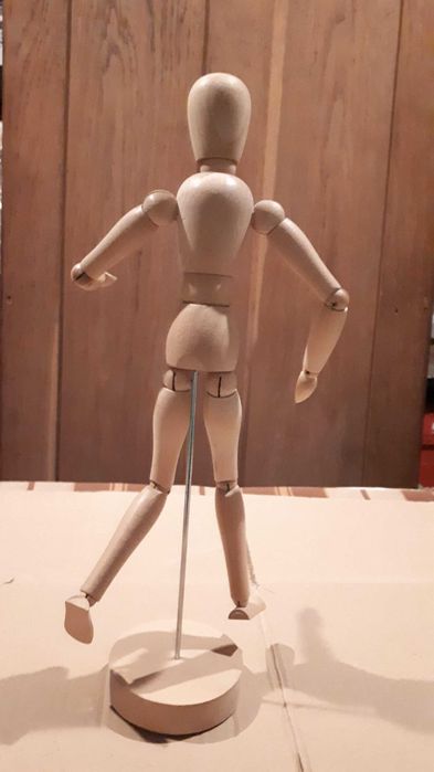 Manechin din lemn natur, configurabil. Inaltime = 33cm