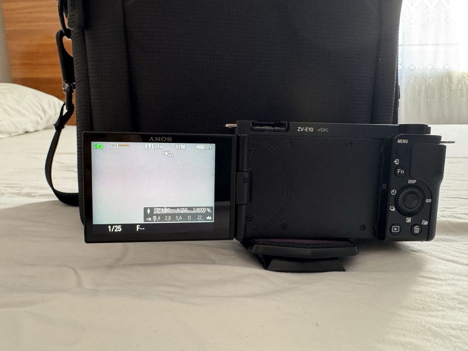 Camera Sony ZV-E10 + Trepied + Accesorii