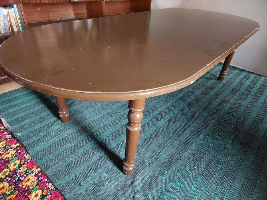 Продается стол овальный