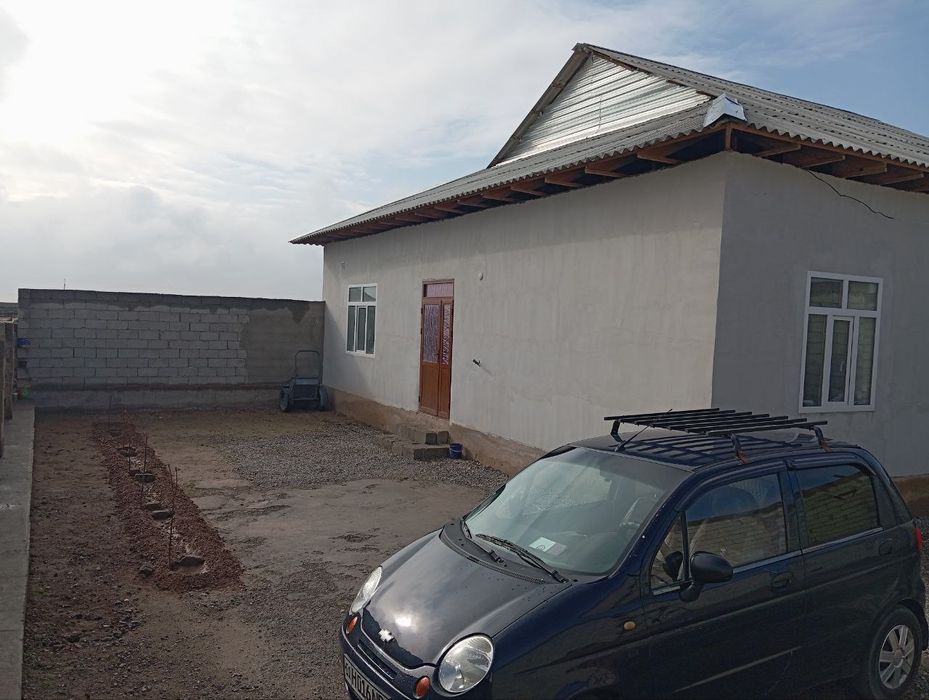 Xovli uy sotiladi srochno