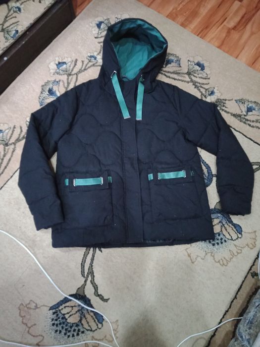 Продам куртку на девочку подростковую