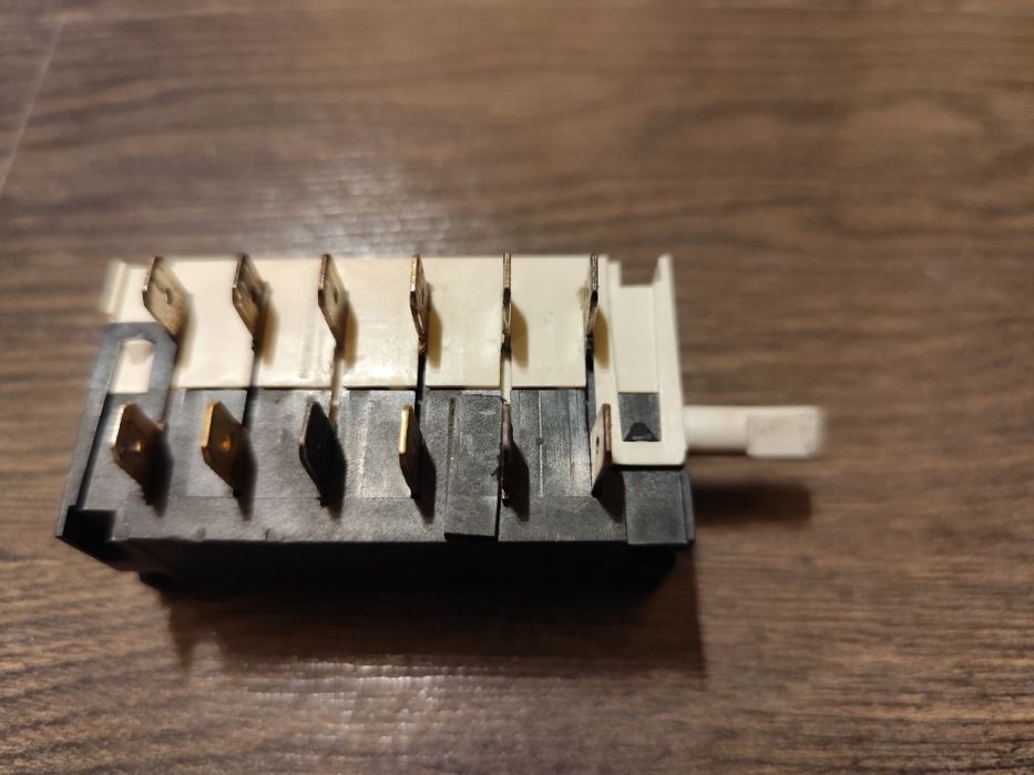 Хладилник за каравана на газ/12 и 220 волтаDometic RML 8550