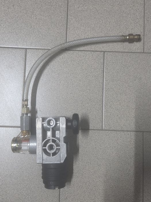 Bormasina Carota  Bosch GDB 1600 DE Mașină de Karotat Profesională Nouă Carota Bosch Noua  Avem si 3 carote de  87 / 82 / 67 Noi si Capul la Carotat
