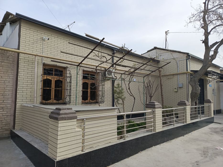 Uchaska 3 sotix, 5 ta xona bor