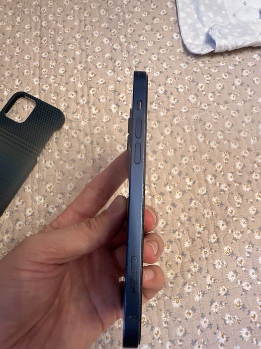 Продам Айфон 12 128