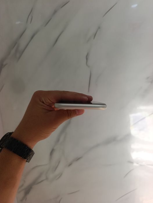 Iphone 11 sotiladi