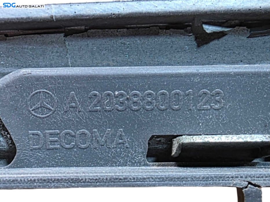 Grila de pe Capota Mercedes W203 Clasa C Class 2001 - 2007 Cod A2038800123 [D0954]