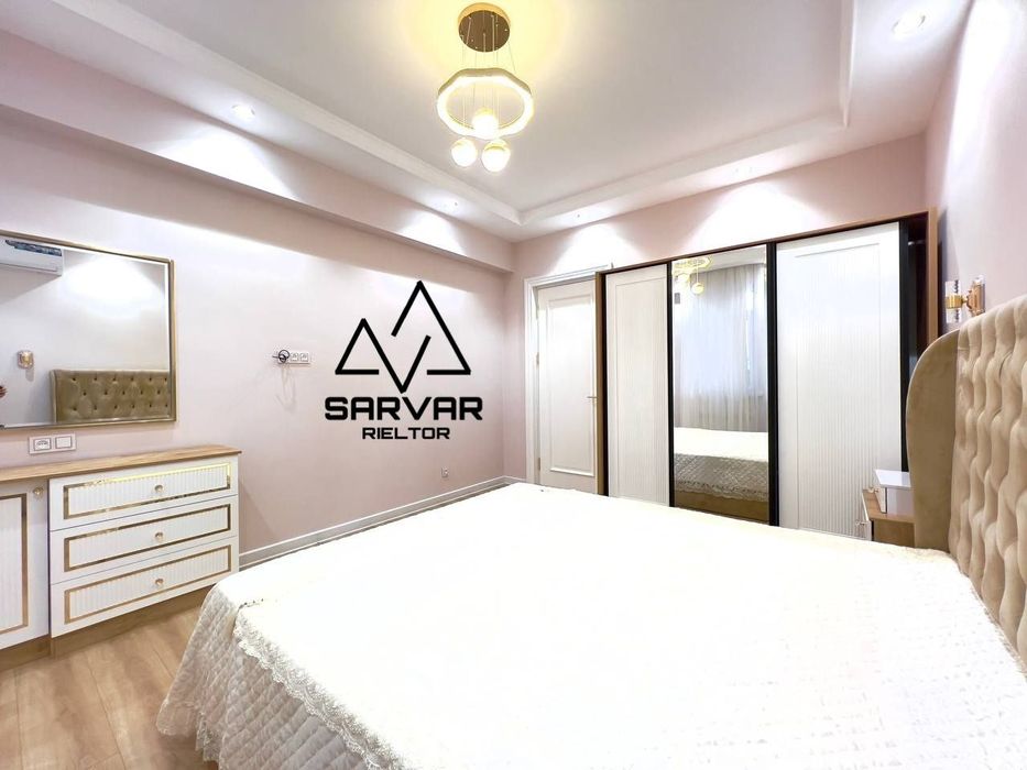 Продам 2 ком с лифтом  Максим Горький метро Бий