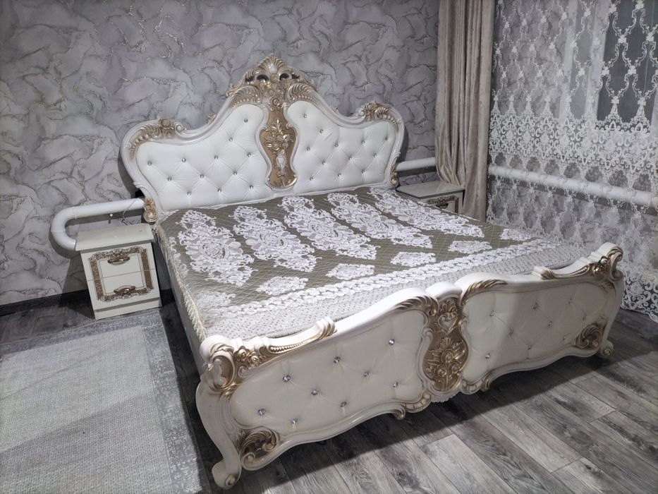 Продам спальный гарнитур.