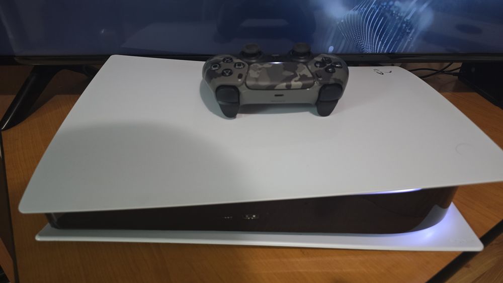 Playstation 5 digital edition + controller