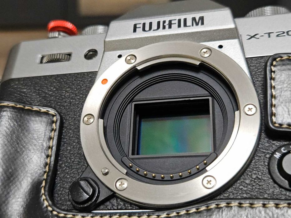 Mirrorless Fujifilm X-T20, отлично състояние