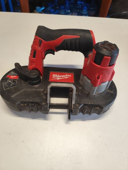 Акумулаторен лентов трион банциг Милуоки Milwaukee M12 BS
