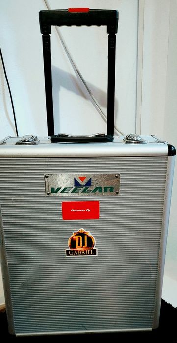 Mixer Behringer DDM 4000, 4 canale, profesional