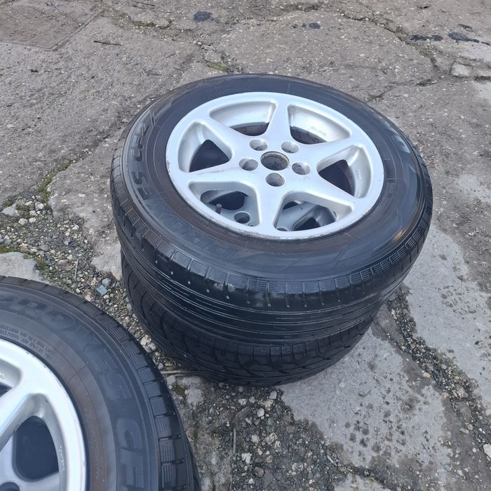 Vand 4 jante w golf cu cauciucuri bune 195x65x15 pret 1000 lei
