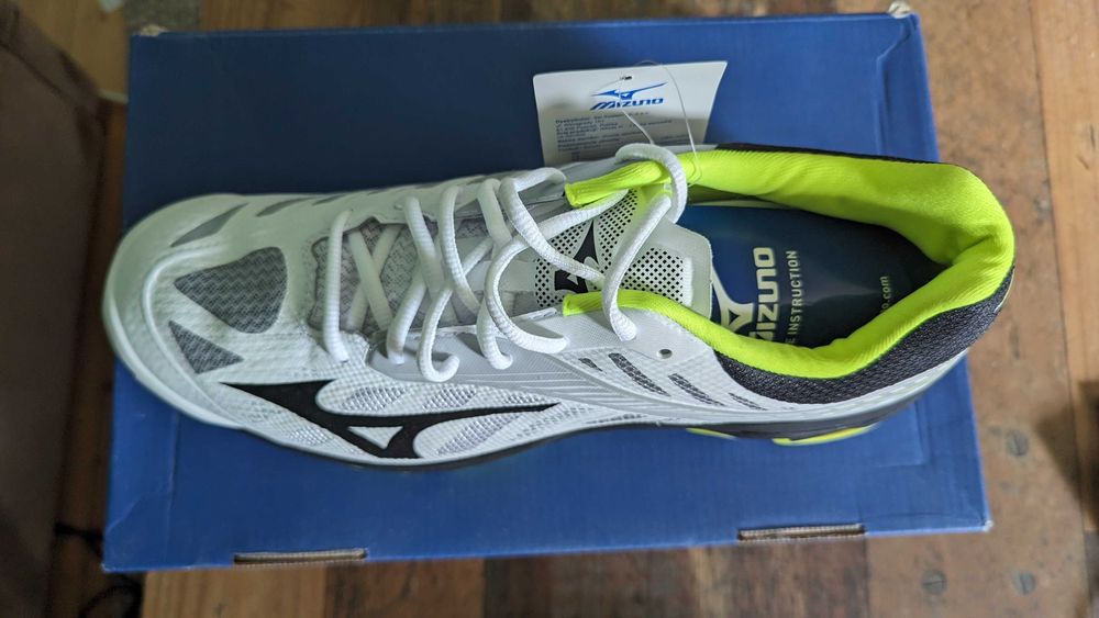 Mizuno Wave Lightning Z4