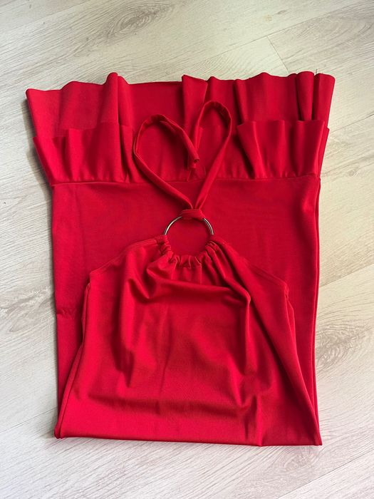 Червена рокля леко ластична