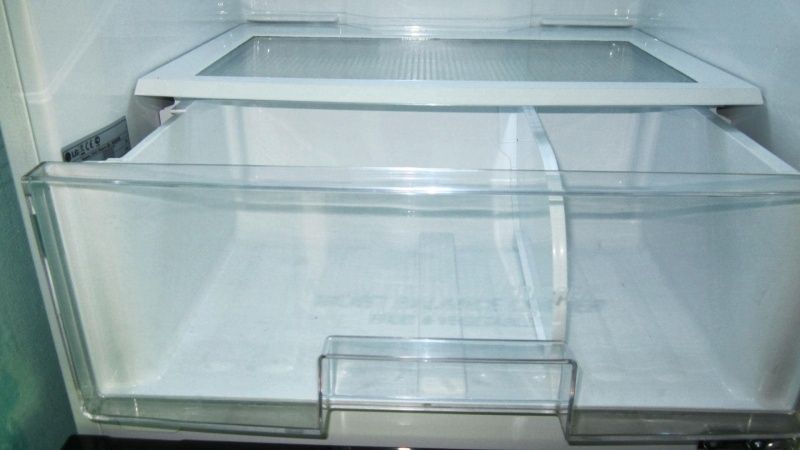 Продам двухкамерный холодильник LG. No first.