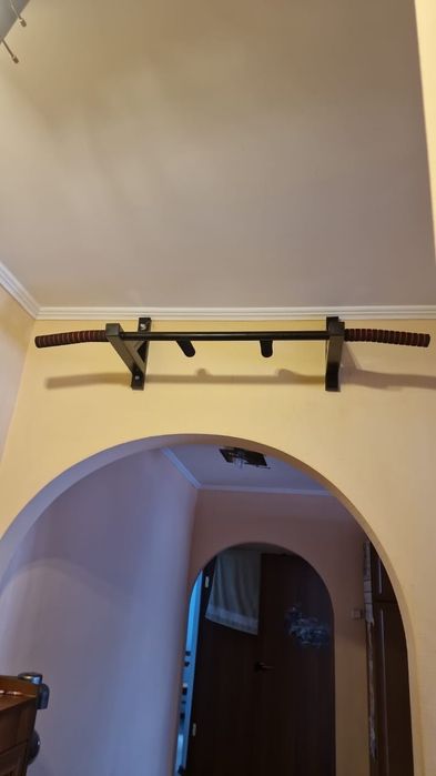 Турник настенный